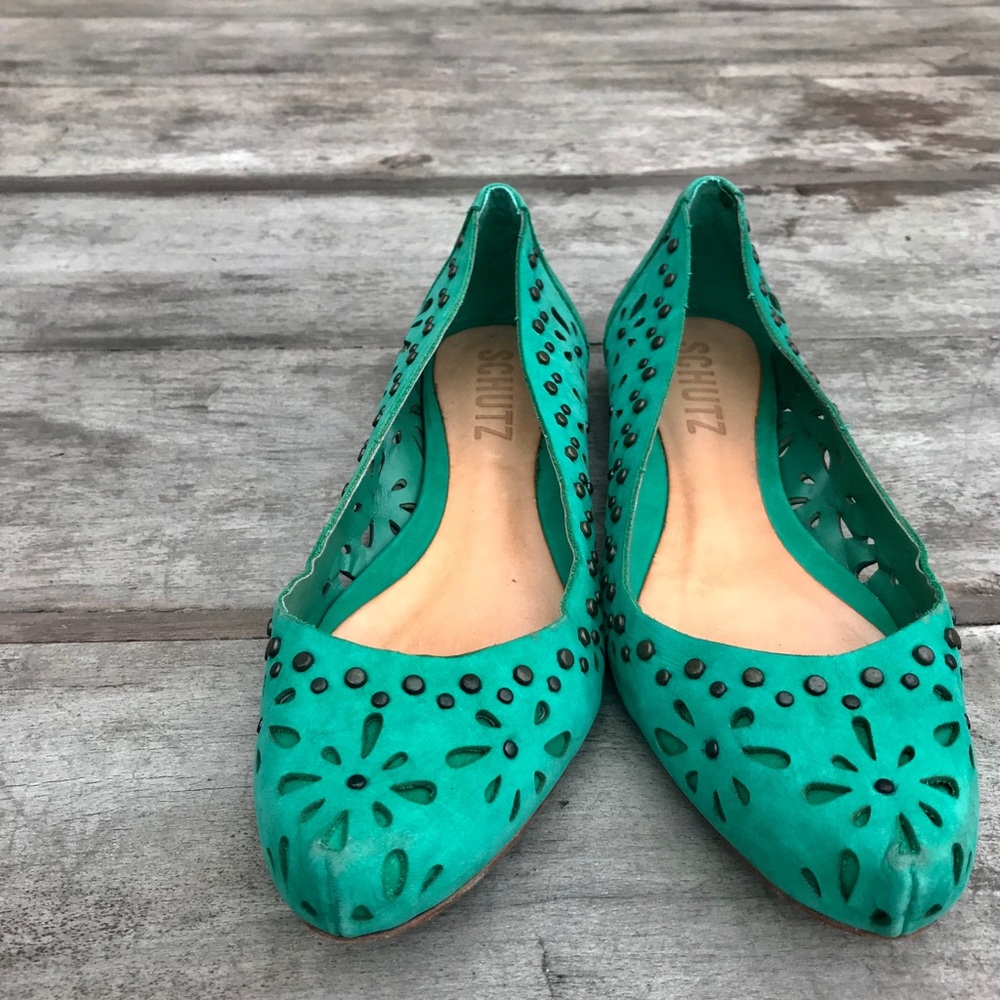The cutest turquoise flats ever!